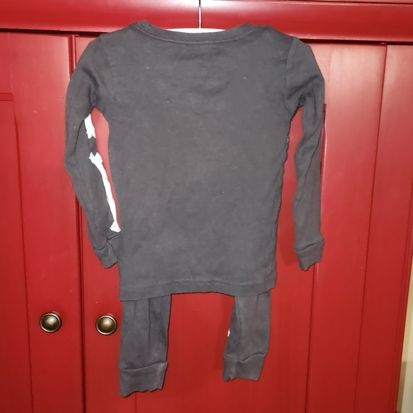 Baby GAP toddler skeleton Halloween pajamas - Picture 2 of 5